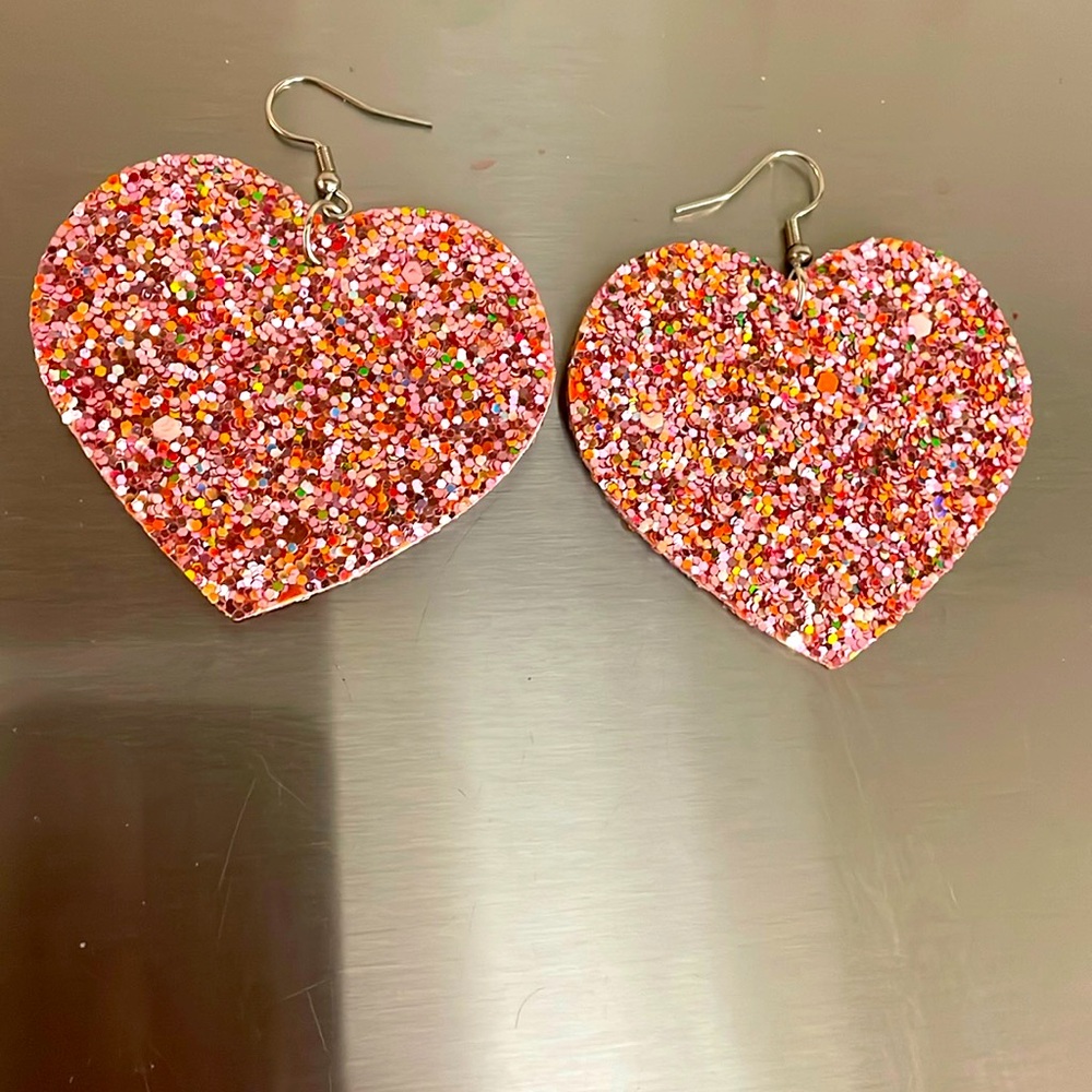 New sparkly pink earring heart earrings. Fashion trending women’s pierced earsn